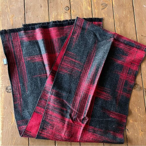 Cashmere Plaid Scarf - Picture 3 of 4